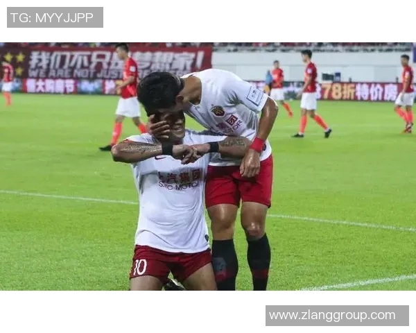 上港与泰达之战引发争议韩国裁判执法引发球迷热议